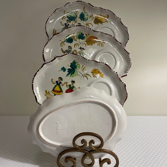 Italian hand painted luncheon plates. 4-plates. Cups are missing. Vintage - Picture 3 of 5